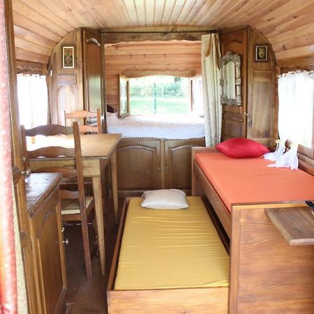 Roulotte Montfee Bed & Breakfast Semezanges Dış mekan fotoğraf