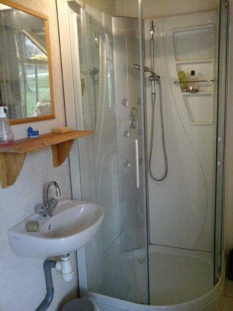 Roulotte Montfee Bed & Breakfast Semezanges Dış mekan fotoğraf