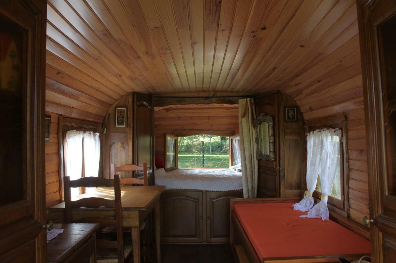 Roulotte Montfee Bed & Breakfast Semezanges Dış mekan fotoğraf